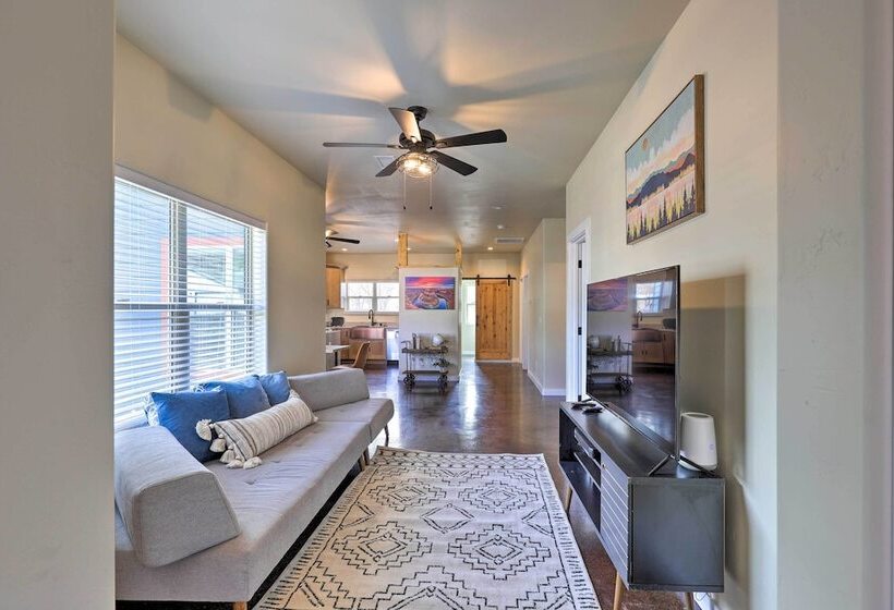 Modern Retreat: 3 Blocks To Dtwn Williams + Rte 66