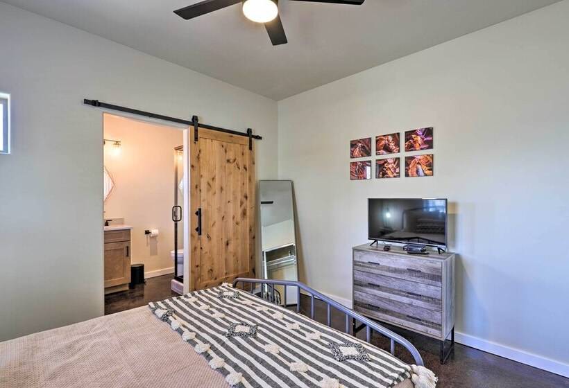 Modern Retreat: 3 Blocks To Dtwn Williams + Rte 66