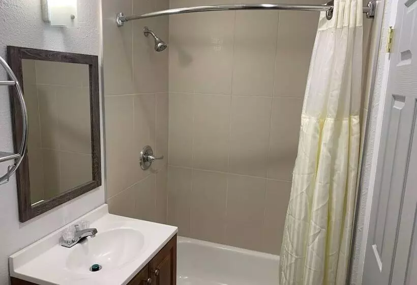 مُتل Banfield Studios