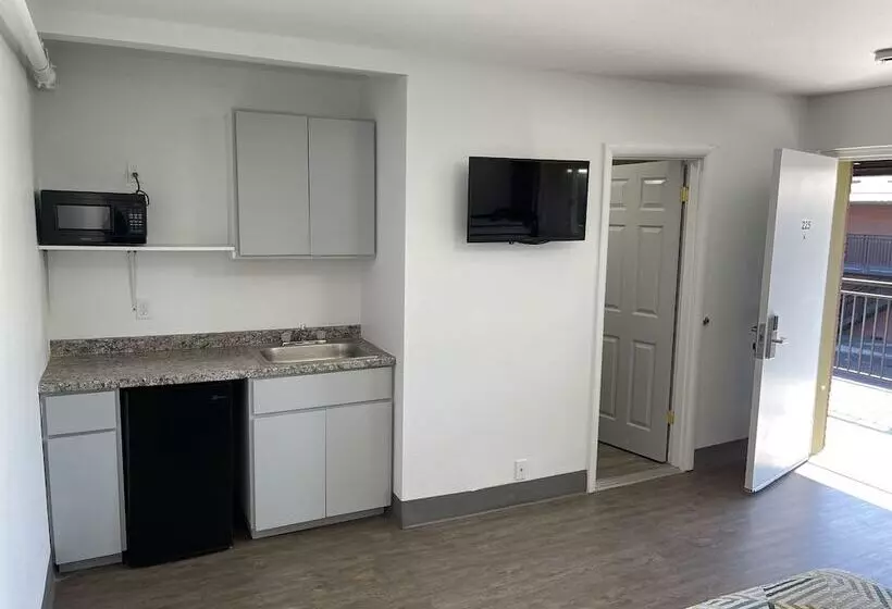 مُتل Banfield Studios