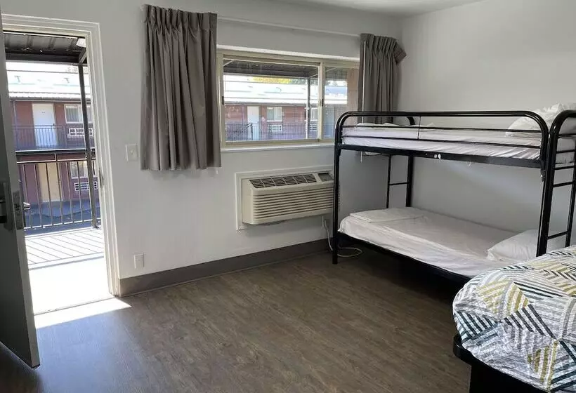 مُتل Banfield Studios