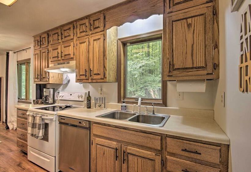 Mountain Town Adventures Home W/ Fire Pit!