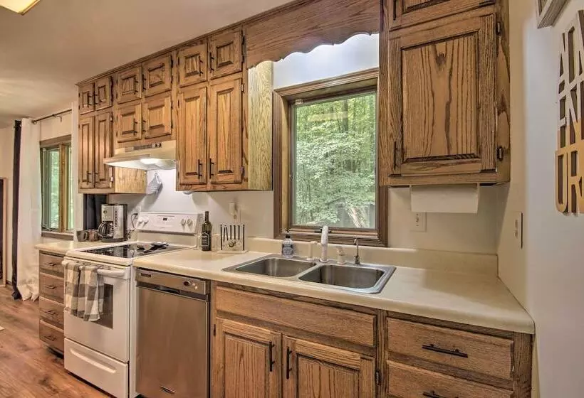 Mountain Town Adventures Home W/ Fire Pit!