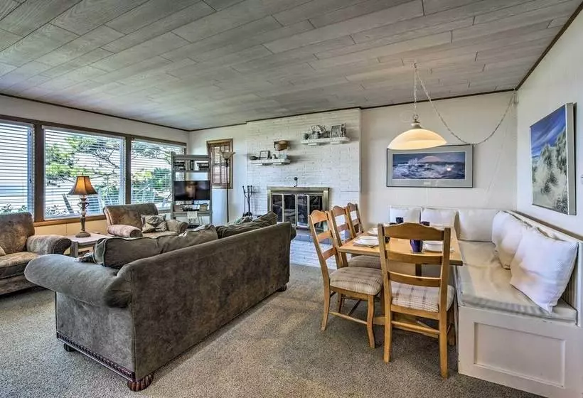 Oceanfront Escape W/ Pacific Views: Surf & Explore
