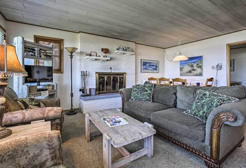 Oceanfront Escape W/ Pacific Views: Surf & Explore