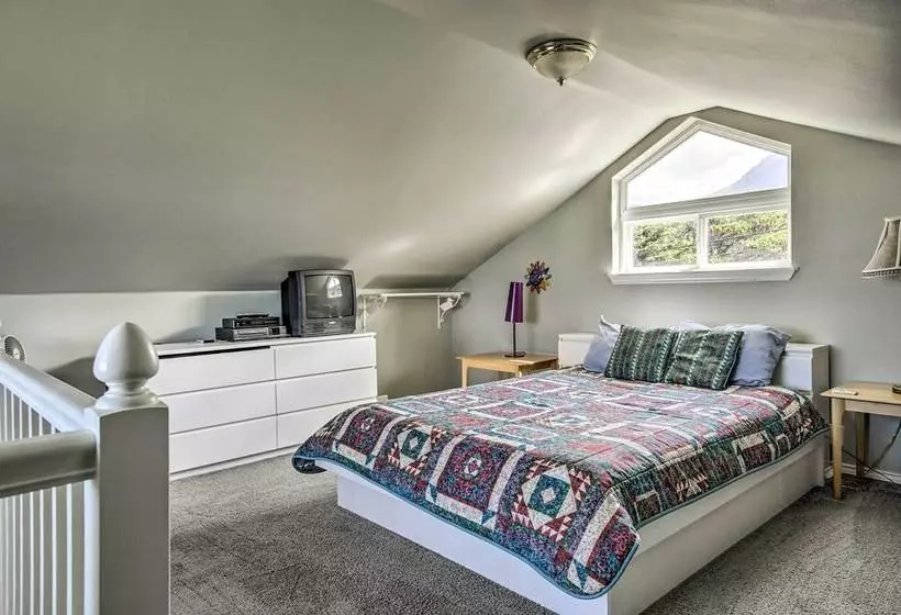 Oceanfront Escape W/ Pacific Views: Surf & Explore