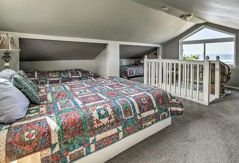 Oceanfront Escape W/ Pacific Views: Surf & Explore