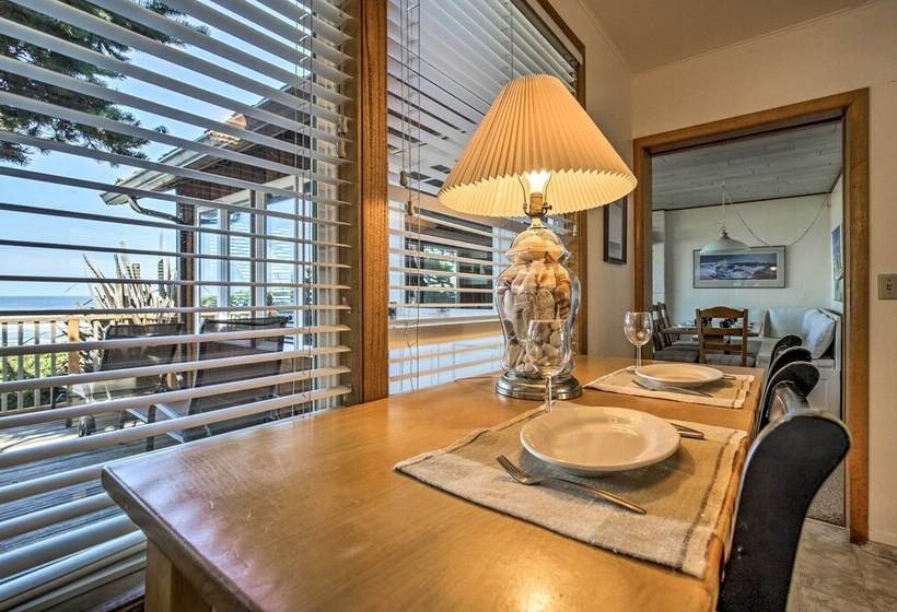 Oceanfront Escape W/ Pacific Views: Surf & Explore