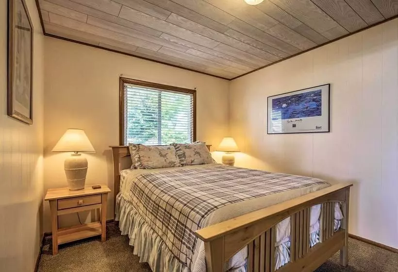 Oceanfront Escape W/ Pacific Views: Surf & Explore
