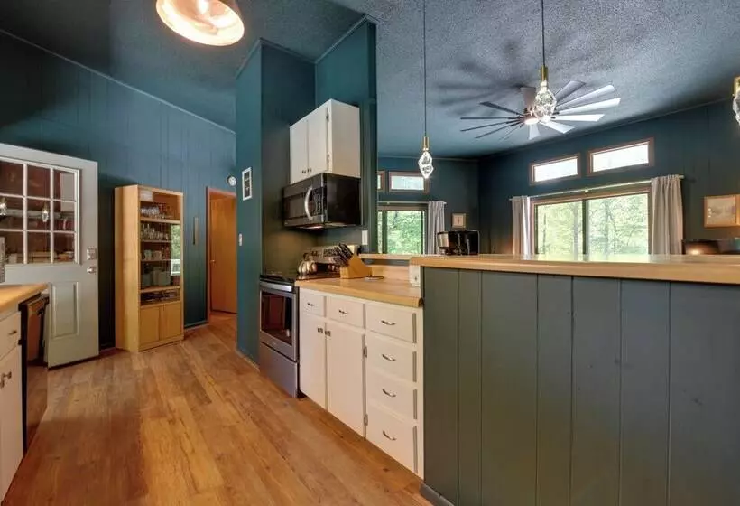 Pet Friendly Cabin   1 Mi From Fontana Lake!