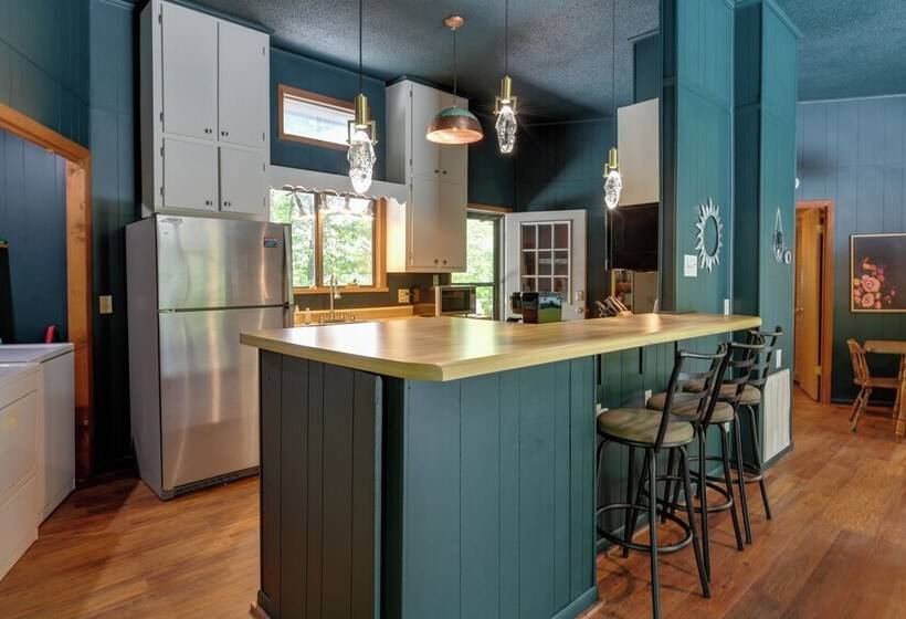 Pet Friendly Cabin 1 Mi From Fontana Lake!