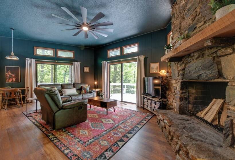 Pet Friendly Cabin 1 Mi From Fontana Lake!