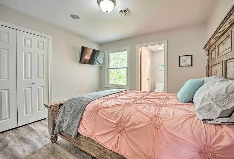 Pet Friendly Grass Lake Retreat W/ Game Room!