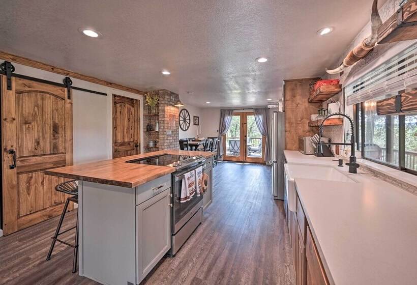 Hot Tub, Game Room: Pet Friendly Pine Cabin!