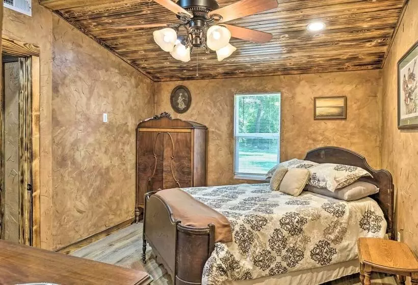 Picturesque Log Cabin < 1 Mile To Table Rock Lake!