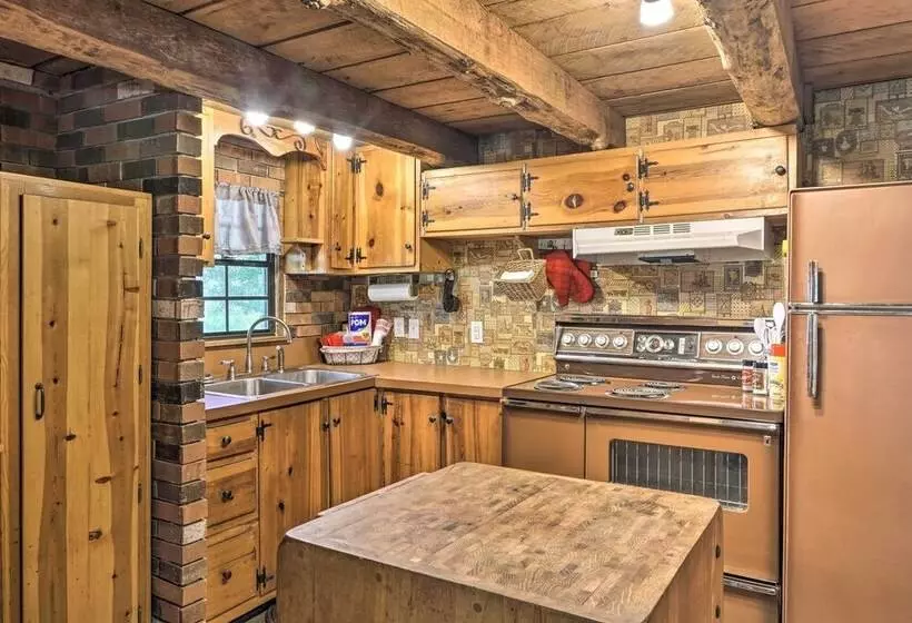Picturesque Log Cabin < 1 Mile To Table Rock Lake!