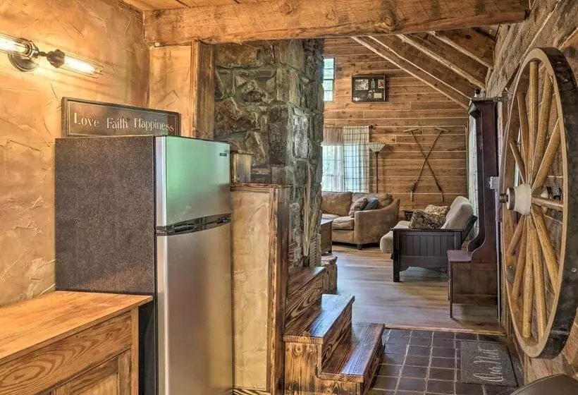 Picturesque Log Cabin < 1 Mile To Table Rock Lake!