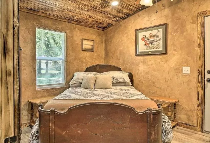 Picturesque Log Cabin < 1 Mile To Table Rock Lake!