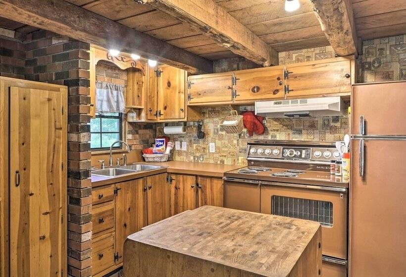 Picturesque Log Cabin < 1 Mile To Table Rock Lake!