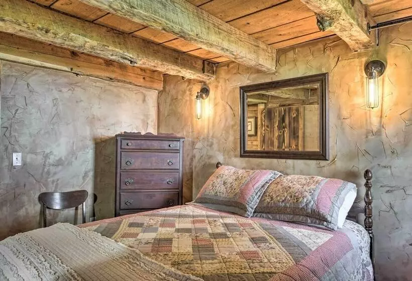 Picturesque Log Cabin < 1 Mile To Table Rock Lake!