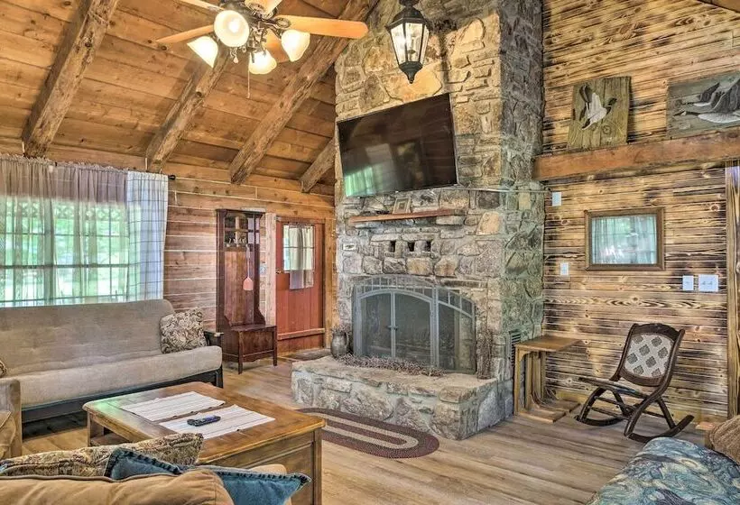 Picturesque Log Cabin < 1 Mile To Table Rock Lake!