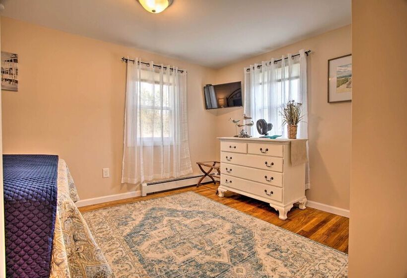 Quaint Mystic Home ~ 1 Mi To Town & Masons Island