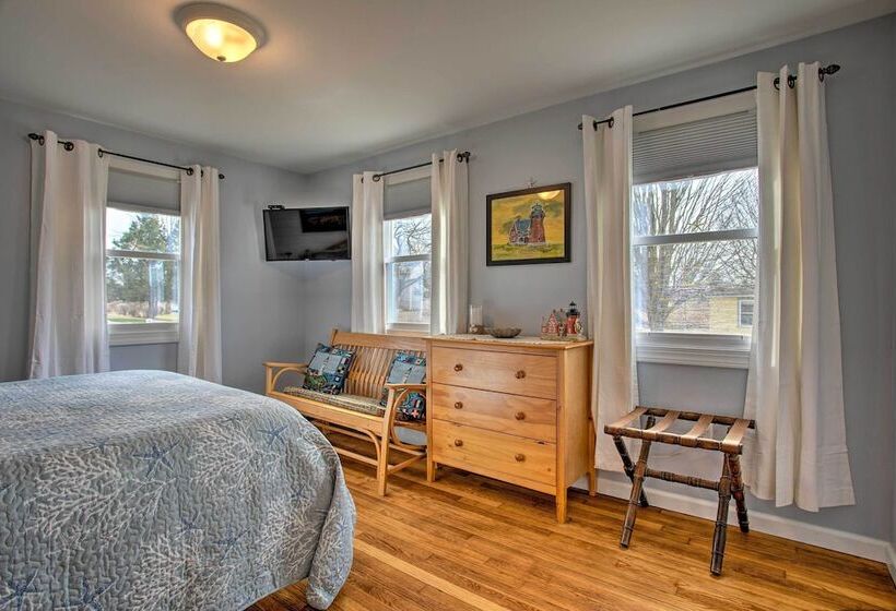 Quaint Mystic Home ~ 1 Mi To Town & Masons Island