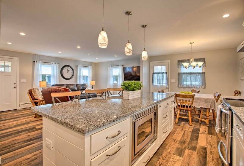 Quaint Mystic Home ~ 1 Mi To Town & Masons Island