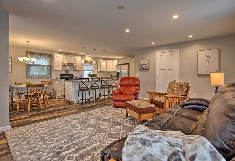 Quaint Mystic Home ~ 1 Mi To Town & Masons Island