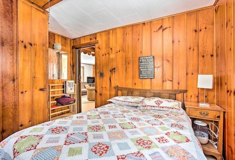 Remote Michigan Retreat On 10 Acres W/ Grill!