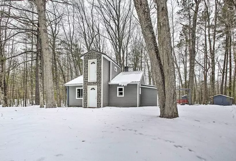 Remote Michigan Retreat On 10 Acres W/ Grill!