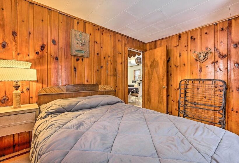 Remote Michigan Retreat On 10 Acres W/ Grill!