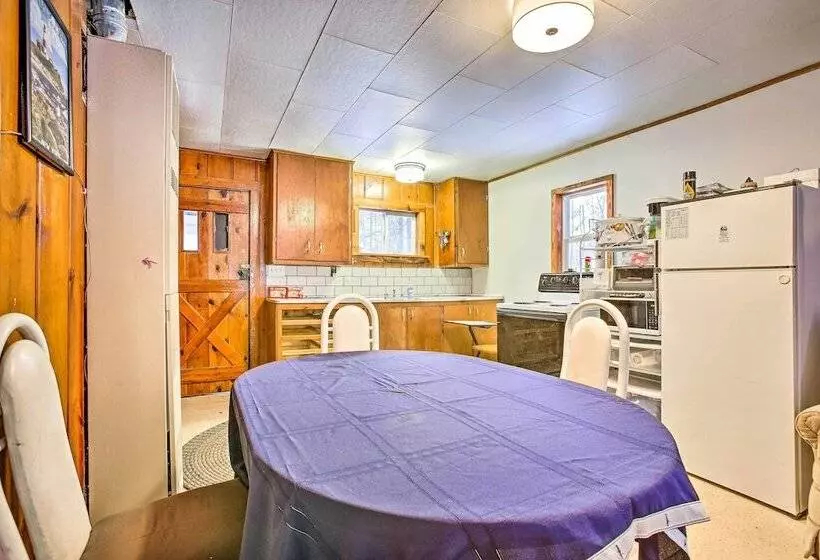 Remote Michigan Retreat On 10 Acres W/ Grill!