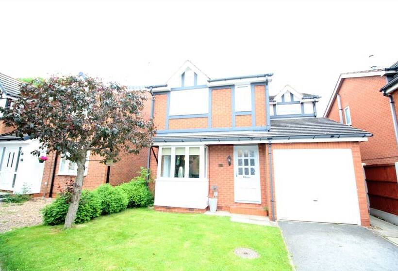 레지던스 3 Bed Detached   Quiet Cul De Sac  Private Parking