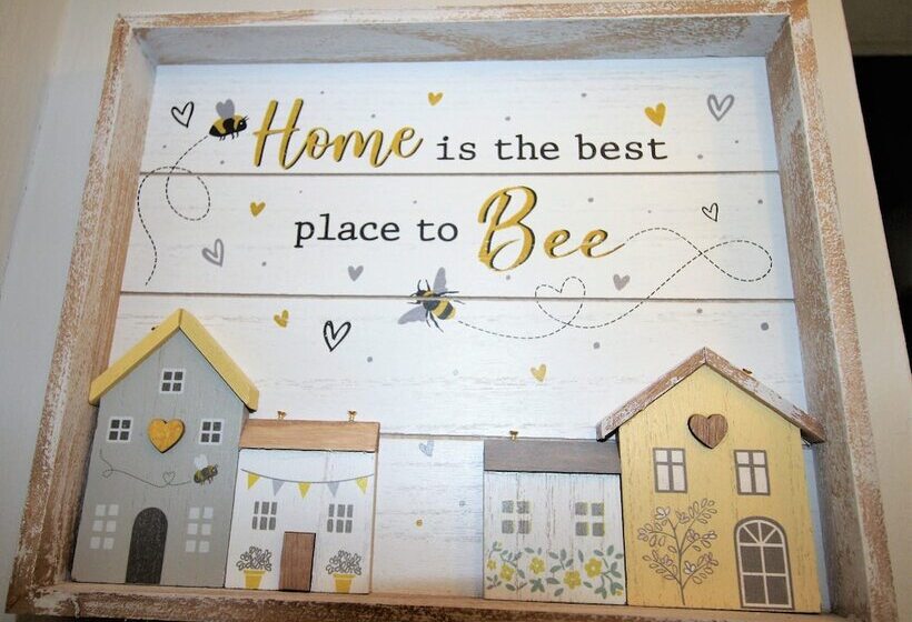 레지던스 3 Bed Detached   Quiet Cul De Sac  Private Parking