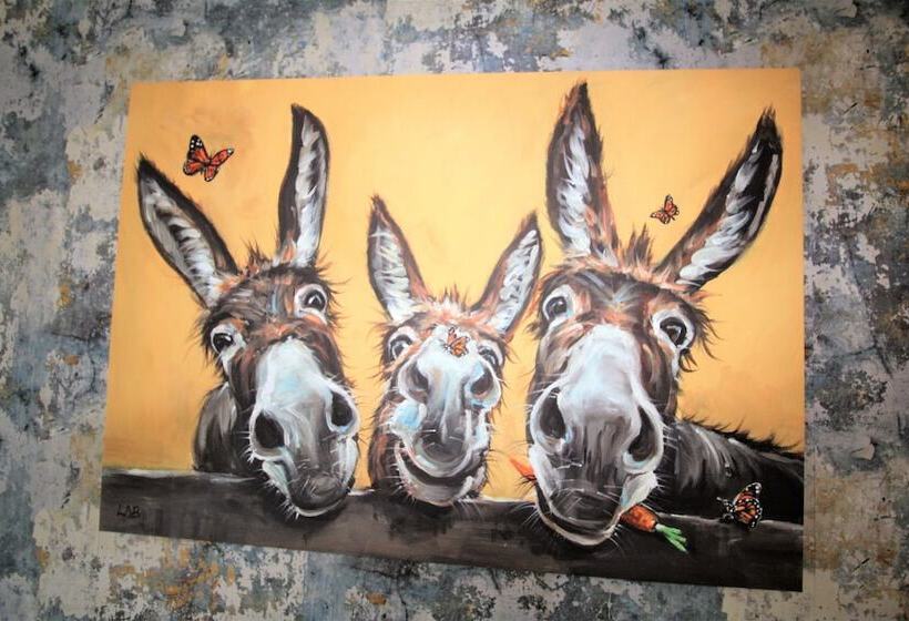 레지던스 3 Bed Detached   Quiet Cul De Sac  Private Parking