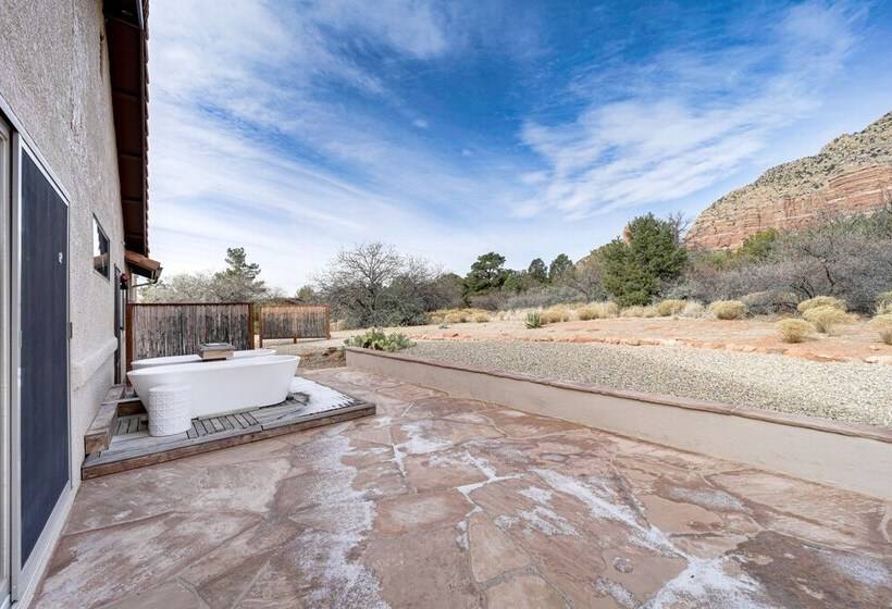 Secluded Sedona Escape W/ Patio & Red Rock Views!