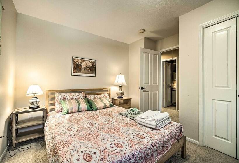 Spacious Woodlands Home: Pool & Outdoor Oasis