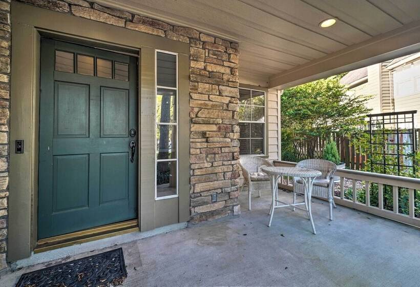 Spacious Woodlands Home: Pool & Outdoor Oasis