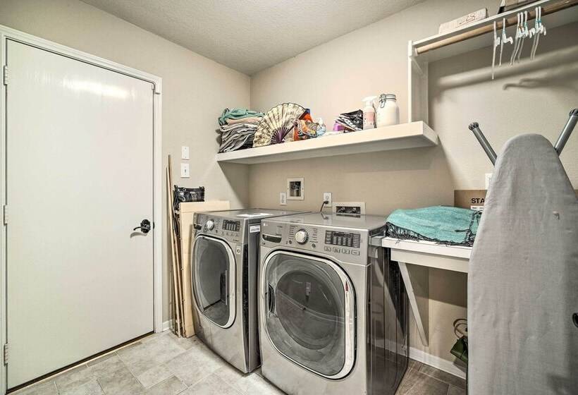 Spacious Woodlands Home: Pool & Outdoor Oasis