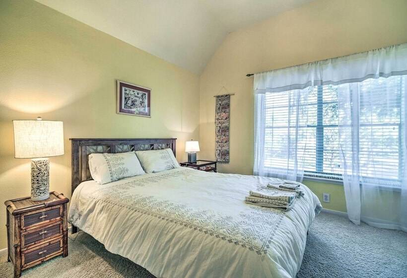 Spacious Woodlands Home: Pool & Outdoor Oasis