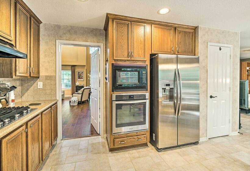 Spacious Woodlands Home: Pool & Outdoor Oasis