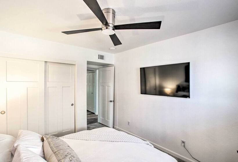 Sunny Tempe Escape: Central Location & Pool