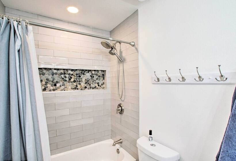 Sunny Tempe Escape: Central Location & Pool