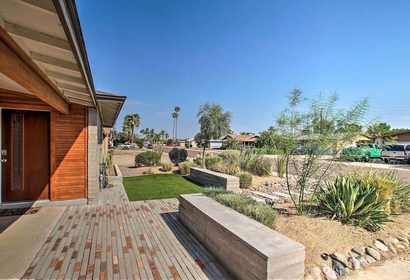 Sunny Tempe Escape: Central Location & Pool
