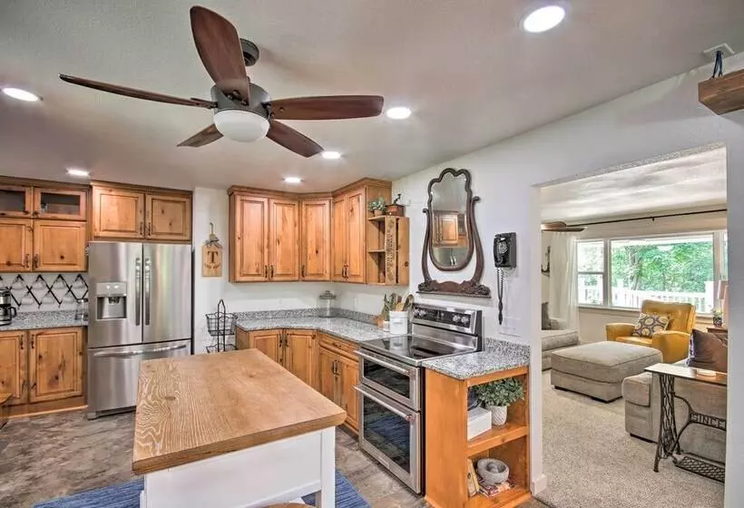 Beaver Lake Getaway W/ 2 Decks, Grill, & Views!