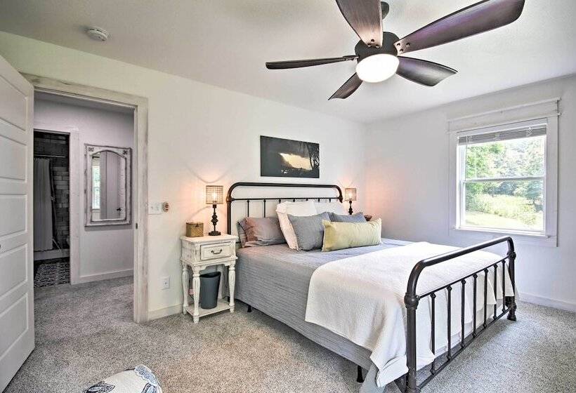 Beaver Lake Getaway W/ 2 Decks, Grill, & Views!