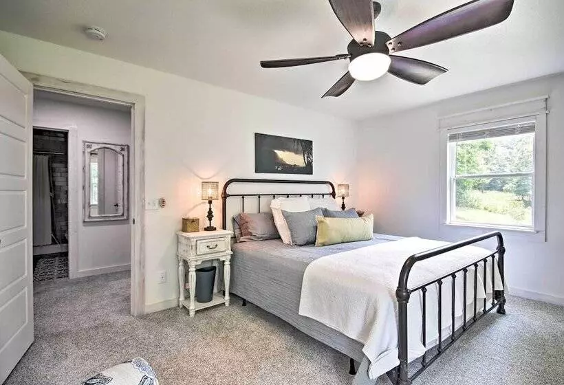 Beaver Lake Getaway W/ 2 Decks, Grill, & Views!