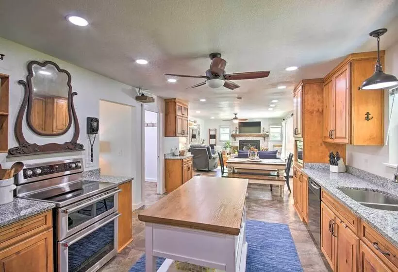 Beaver Lake Getaway W/ 2 Decks, Grill, & Views!