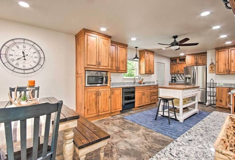 Beaver Lake Getaway W/ 2 Decks, Grill, & Views!